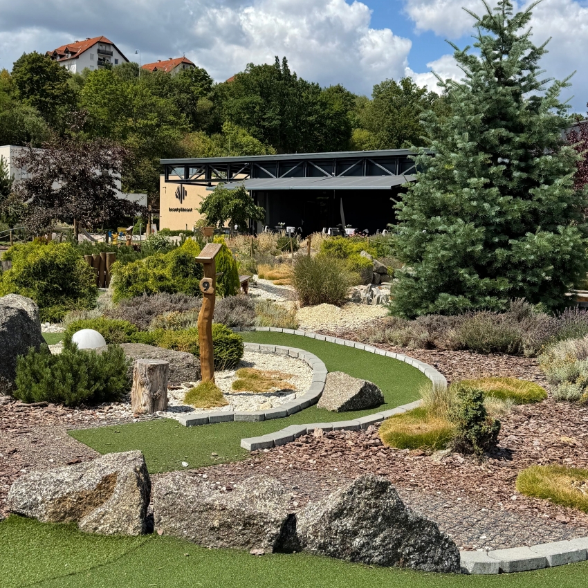 Adventure golf